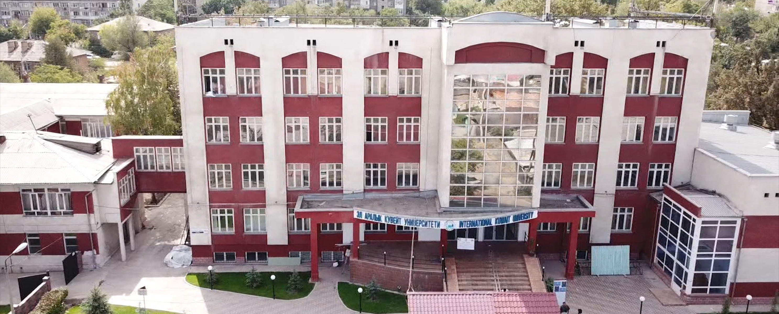 В Международный Кувейтский университет  (бывш. Восточный университет имени Махмуда Кашгари-Барскани)  требуется профессорско-преподавательский состав  на кафедру «Лингвистики» на 2022-2023 учебный год.